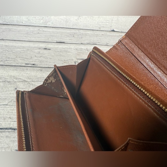 Louis Vuitton Porte-Monnaie Tresor Fold Brown Monogram Leather Wallet - Picture 16 of 16